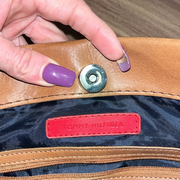 TOMMY HILFIGER MONOGRAM GREEN AND NAVY STRIPE PURSE - Picture 9 of 16